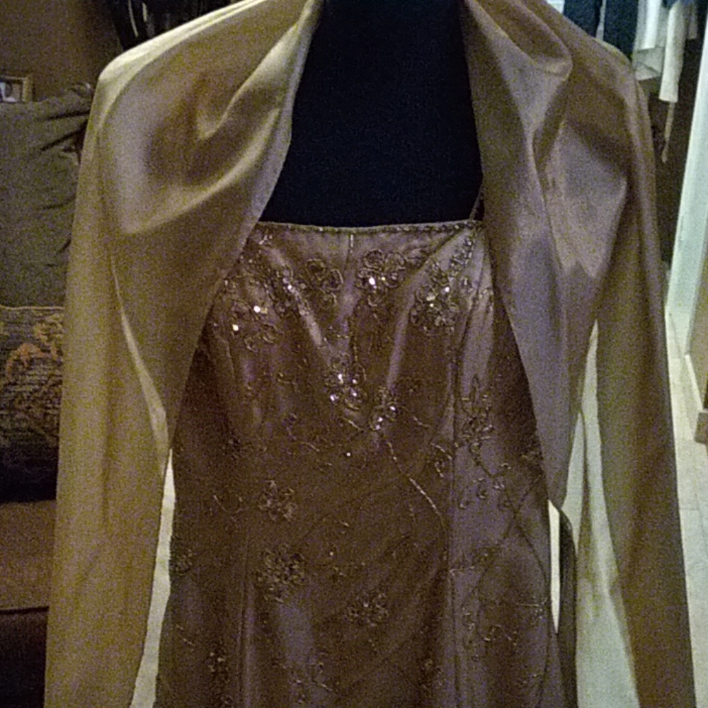 Dress - Picture 4 of 4